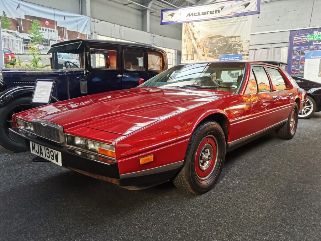 Aston Martin Lagonda V8